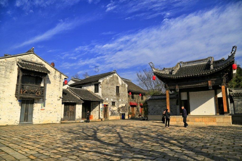 请出示文件